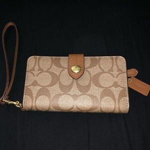 🆕 Coach Phone Wallet/Wristlet